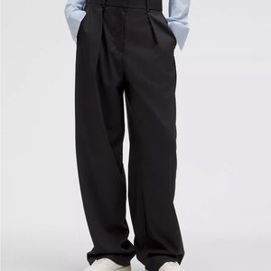 Lululemon Pleat-Front High-Rise Black Trouser *Size 4